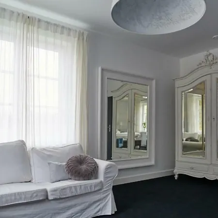 B&B Biala Wstazka Czepino