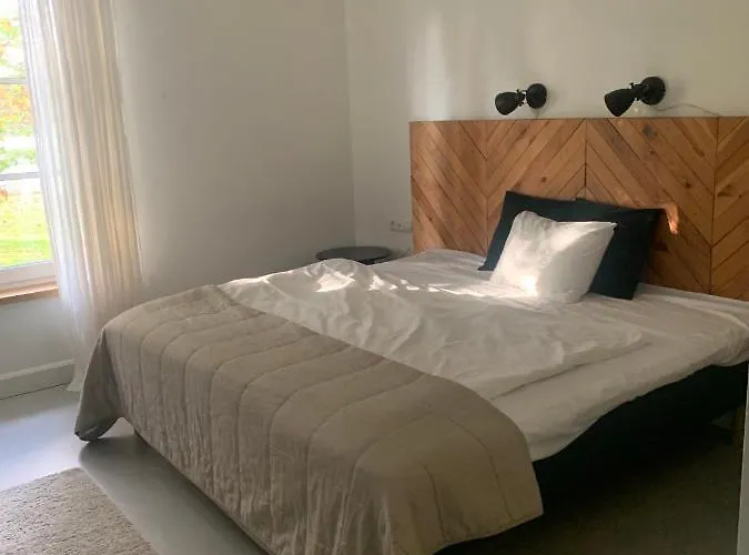 Biala Wstazka 3* Czepino